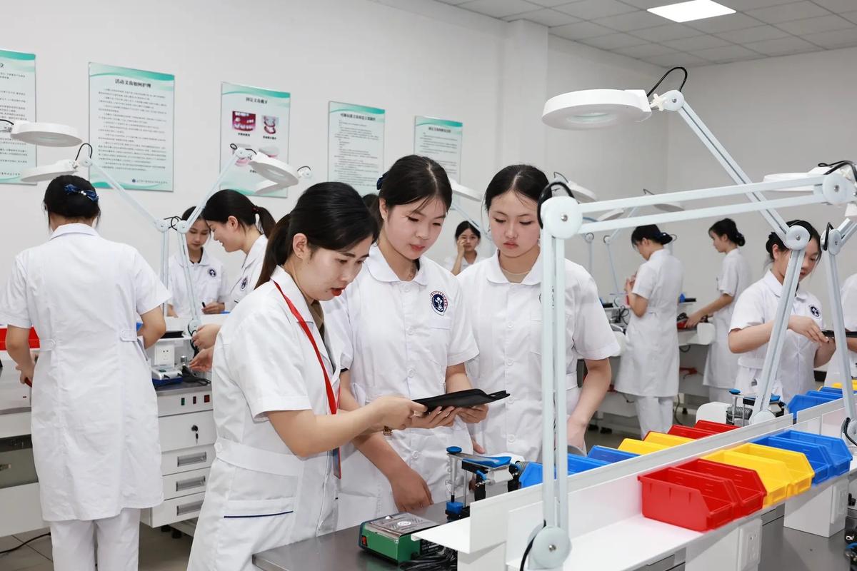 口腔技术专业学什么,口腔技术专业怎么样?-第3张图片-职教招生网 口腔技术专业学什么,口腔技术专业怎么样?-第3张图片-职教招生网