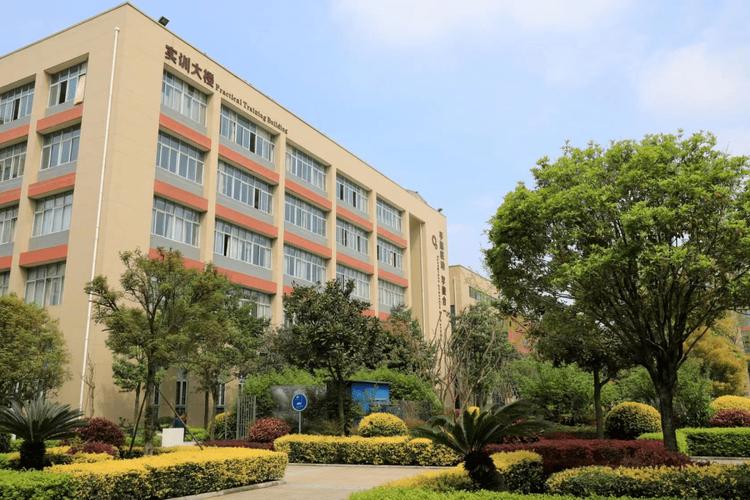 成都石化工业学校专业?成都石化工业学校专业有哪些?-第3张图片-职教招生网 成都石化工业学校专业?成都石化工业学校专业有哪些?-第3张图片-职教招生网