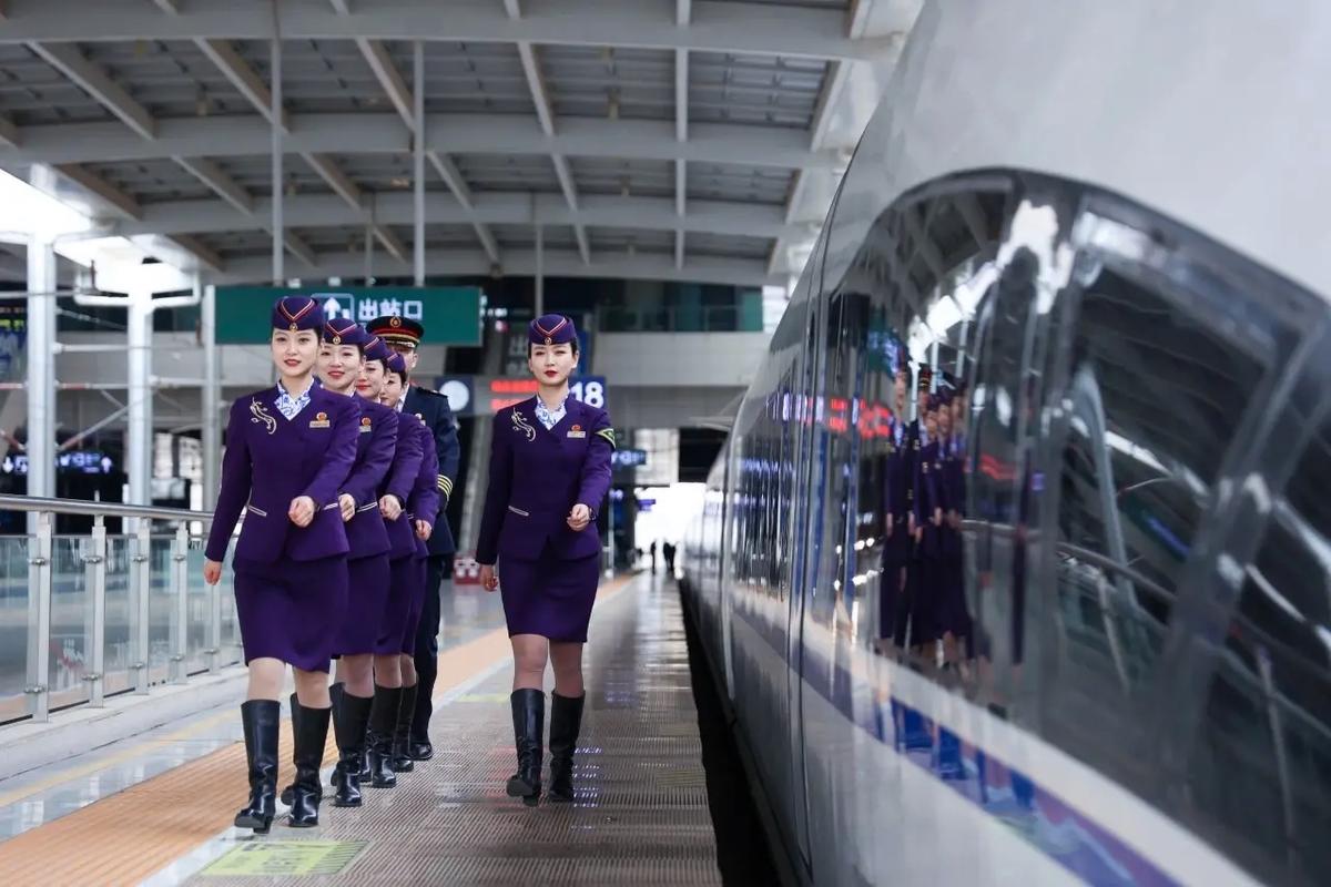 高铁乘务这个专业怎么样,高铁乘务专业怎么样中专?-第4张图片-职教招生网 高铁乘务这个专业怎么样,高铁乘务专业怎么样中专?-第4张图片-职教招生网