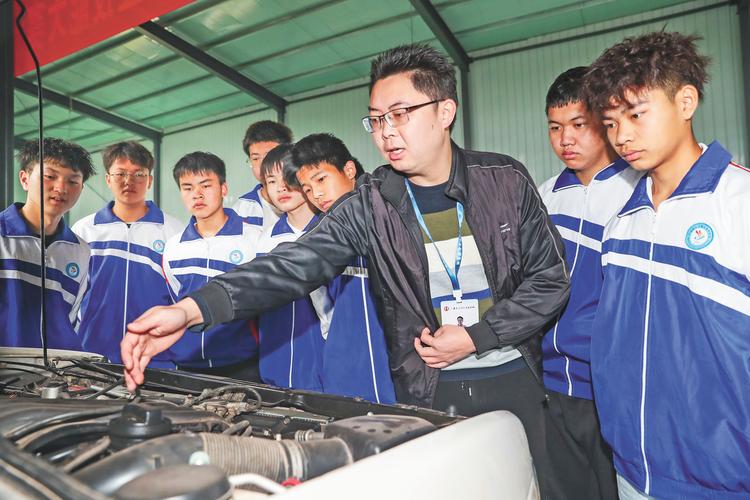 资中水南职业学校？资中水南职业学校老师照片墙？-第3张图片-职教招生网