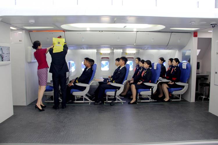 专科的空中乘务专业的前景如何,空中乘务专科毕业干什么-第4张图片-职教招生网 专科的空中乘务专业的前景如何,空中乘务专科毕业干什么-第4张图片-职教招生网